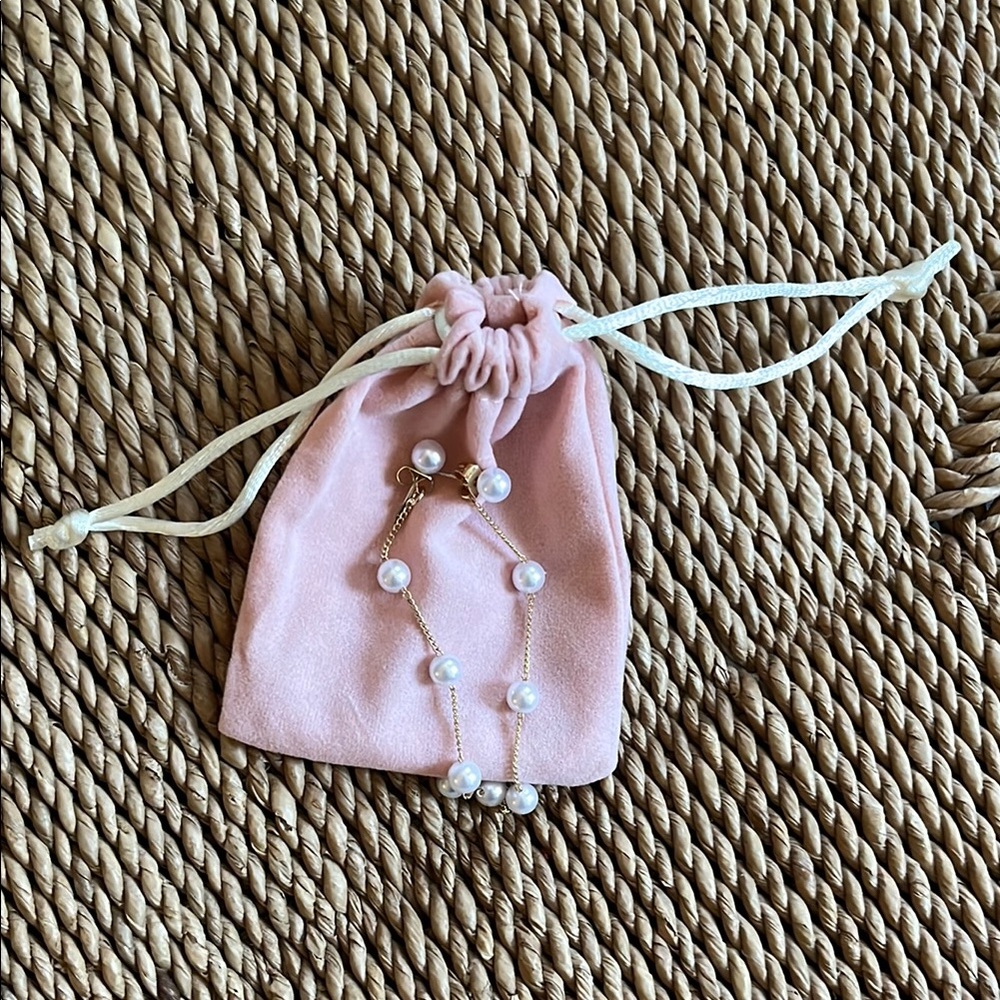 Pearl drop earrings